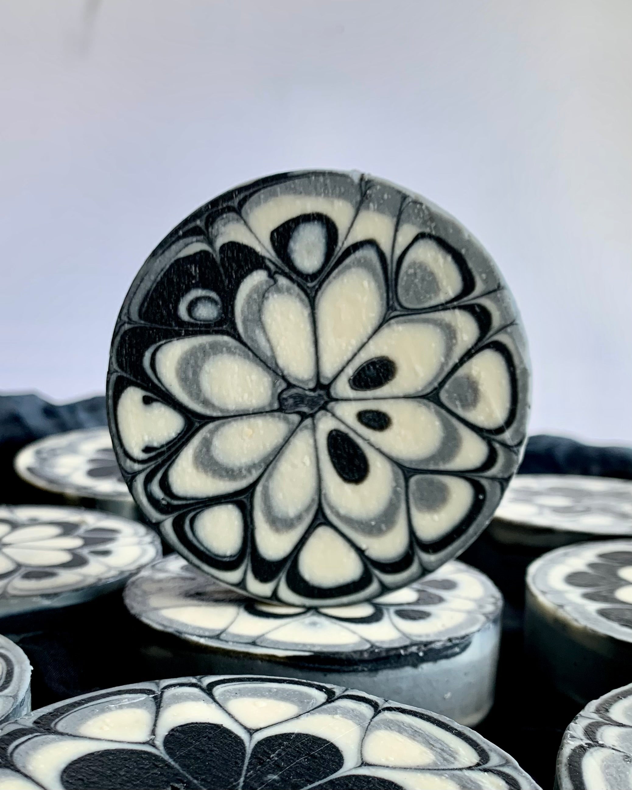 Mandalas ziepes sejai un ķermenim, baltais māls - ogle