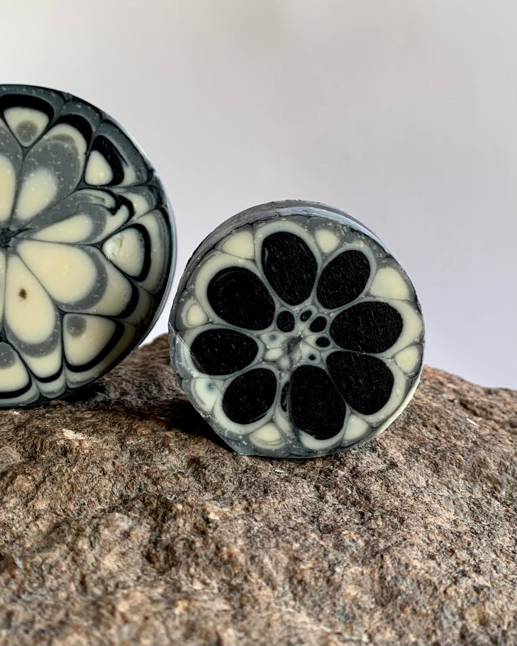 Mini mandalas ziepes sejai un ķermenim, baltais māls - ogle