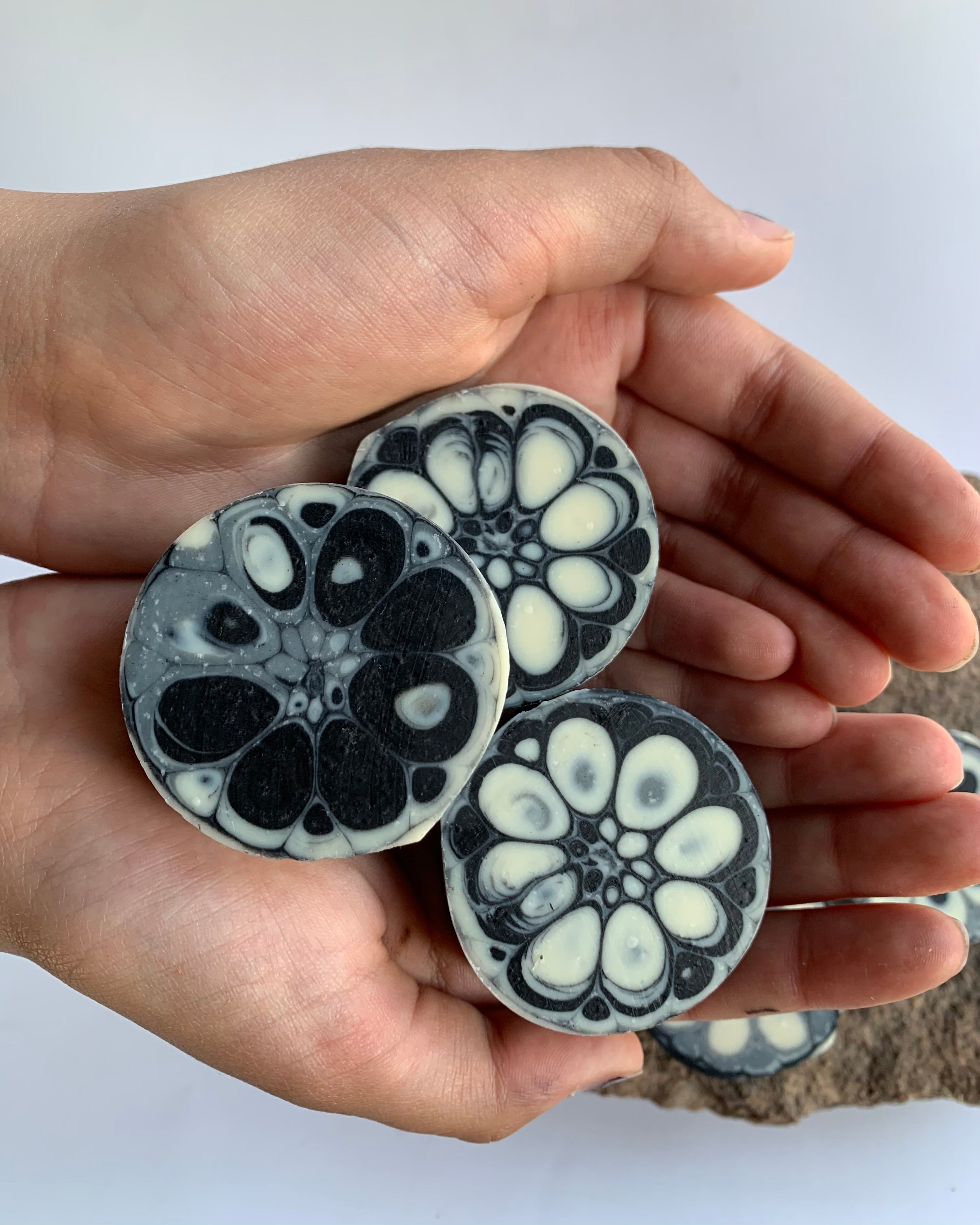Mini mandalas ziepes sejai un ķermenim, baltais māls - ogle